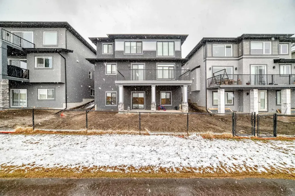 82 Waterford Crescent Chestermere AB T1X 2V1