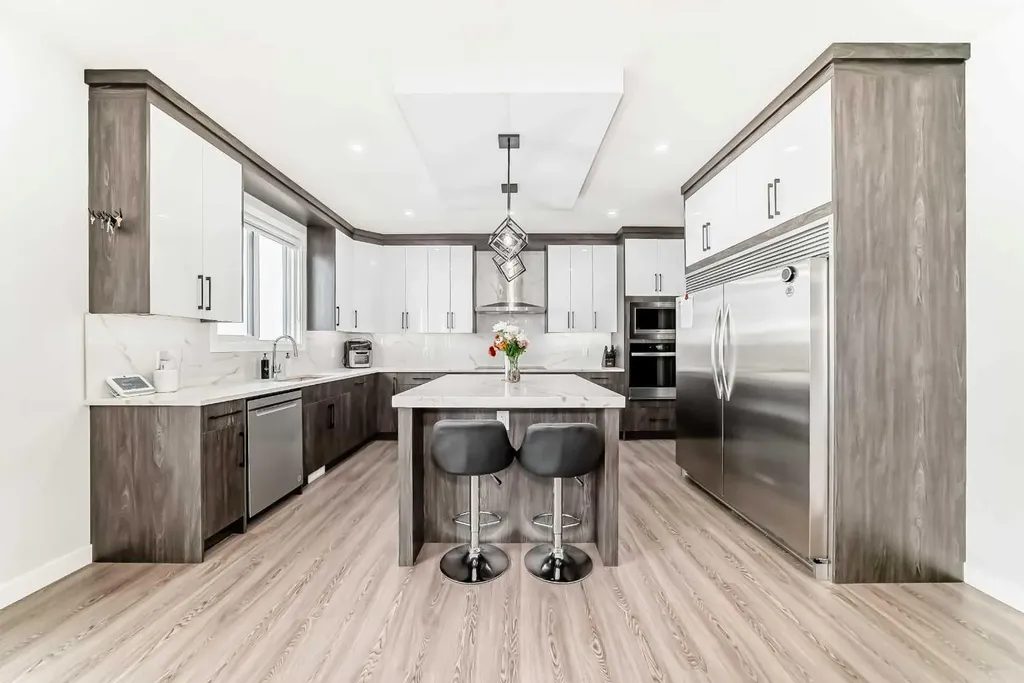 82 Waterford Crescent Chestermere AB T1X 2V1