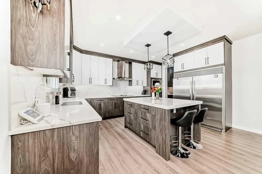82 Waterford Crescent Chestermere AB T1X 2V1