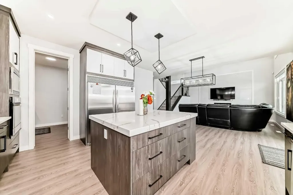 82 Waterford Crescent Chestermere AB T1X 2V1
