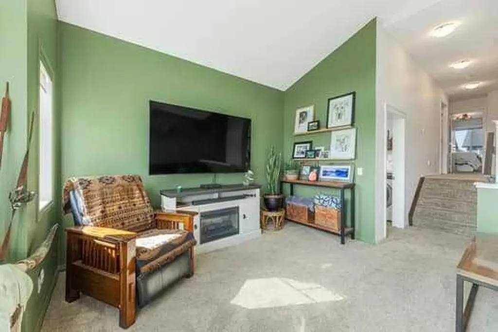 204 Paint Horse Drive Cochrane AB T4C0X1