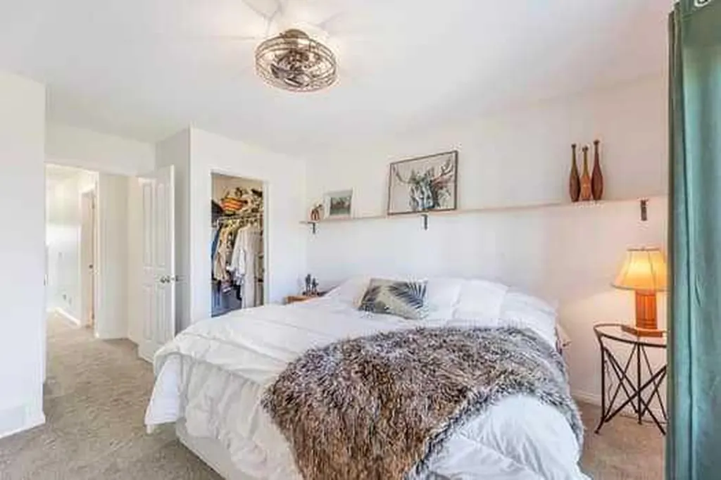 204 Paint Horse Drive Cochrane AB T4C0X1
