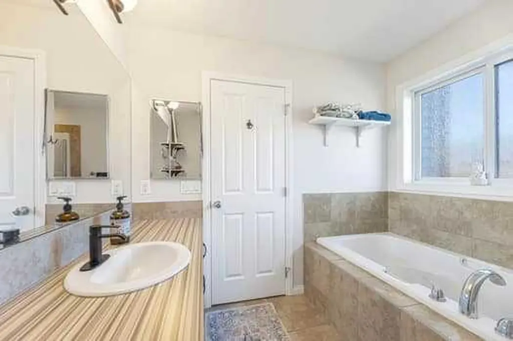 204 Paint Horse Drive Cochrane AB T4C0X1