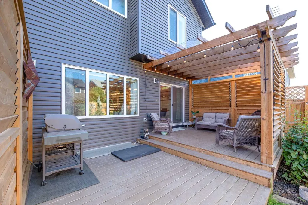 204 Paint Horse Drive Cochrane AB T4C0X1