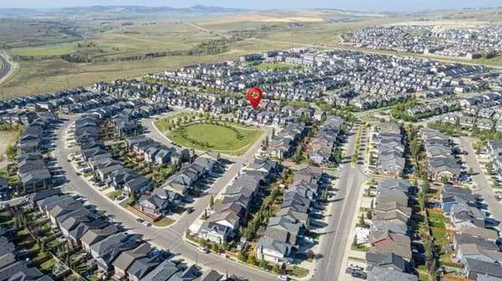 204 Paint Horse Drive Cochrane AB T4C0X1