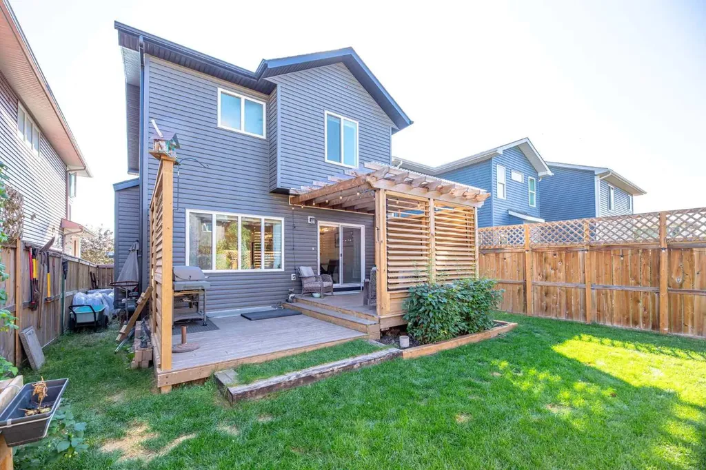 204 Paint Horse Drive Cochrane AB T4C0X1