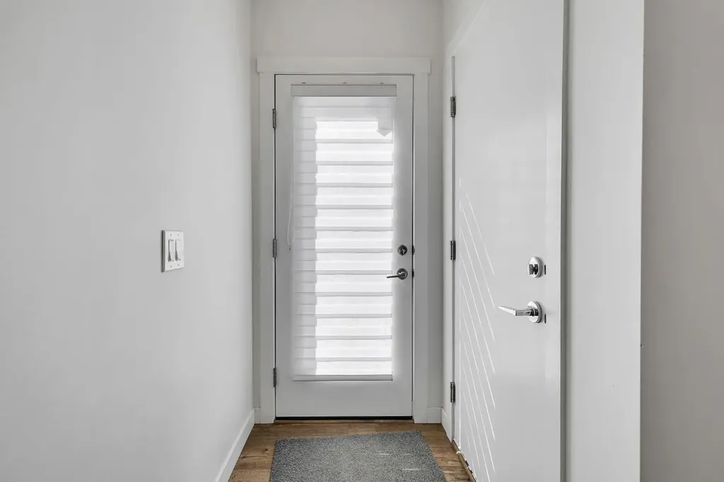 516 Greenbriar Common NW Calgary AB T3B 6J3
