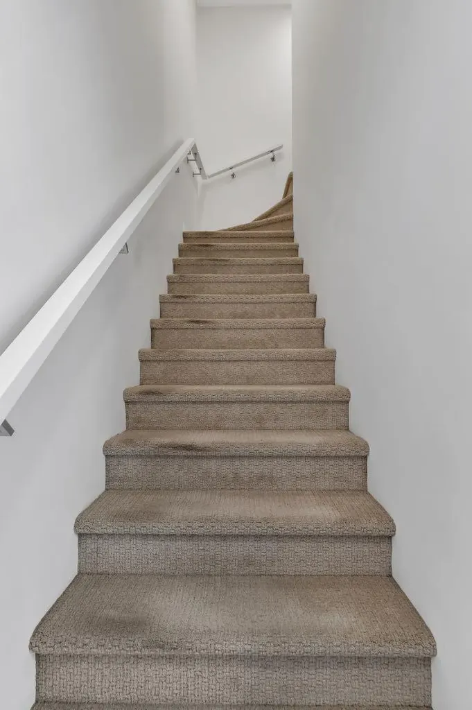 516 Greenbriar Common NW Calgary AB T3B 6J3