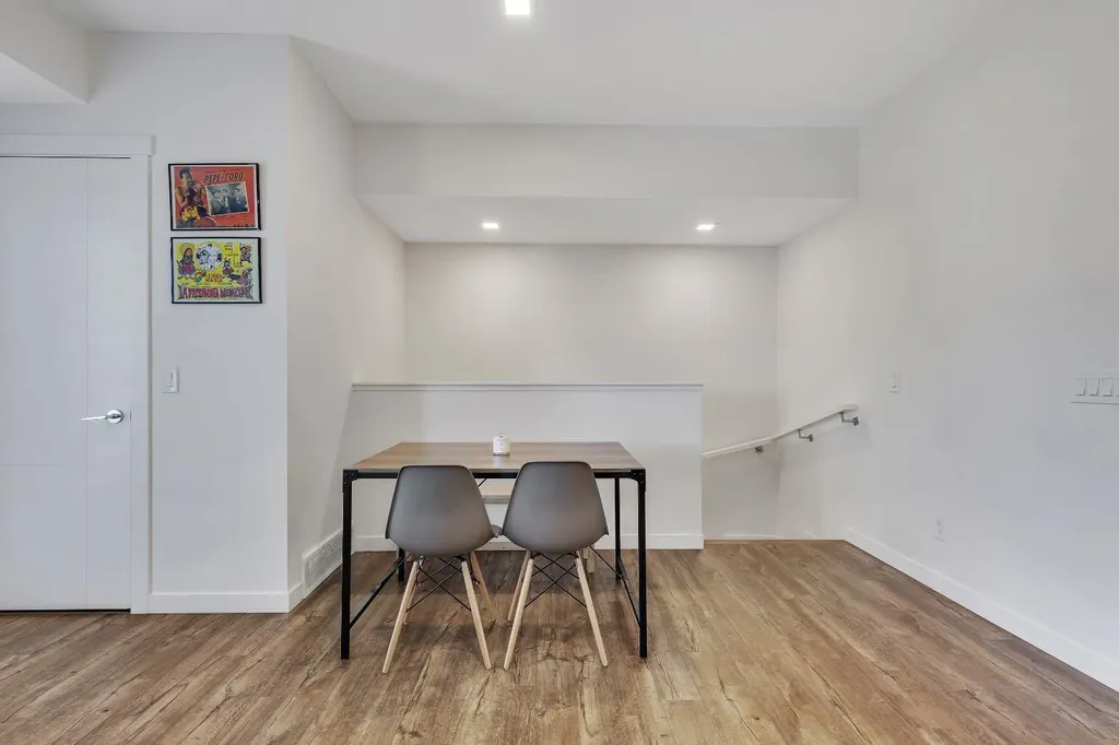 516 Greenbriar Common NW Calgary AB T3B 6J3