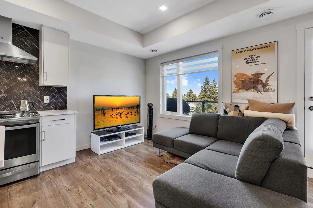 516 Greenbriar Common NW Calgary AB T3B 6J3