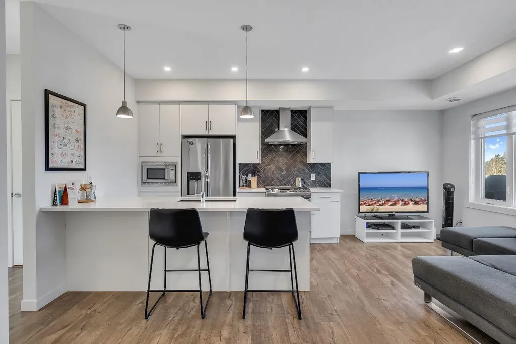 516 Greenbriar Common NW Calgary AB T3B 6J3