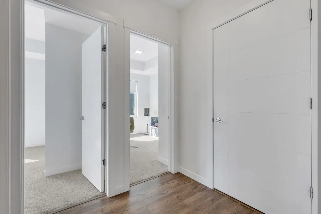 516 Greenbriar Common NW Calgary AB T3B 6J3