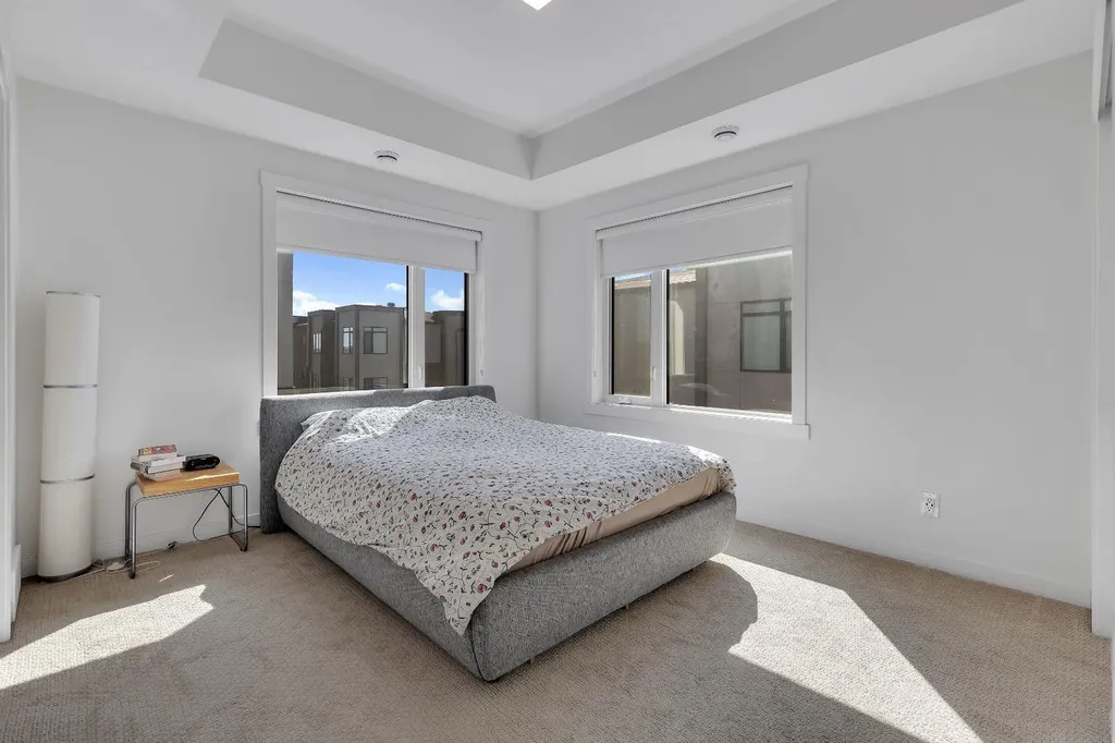 516 Greenbriar Common NW Calgary AB T3B 6J3