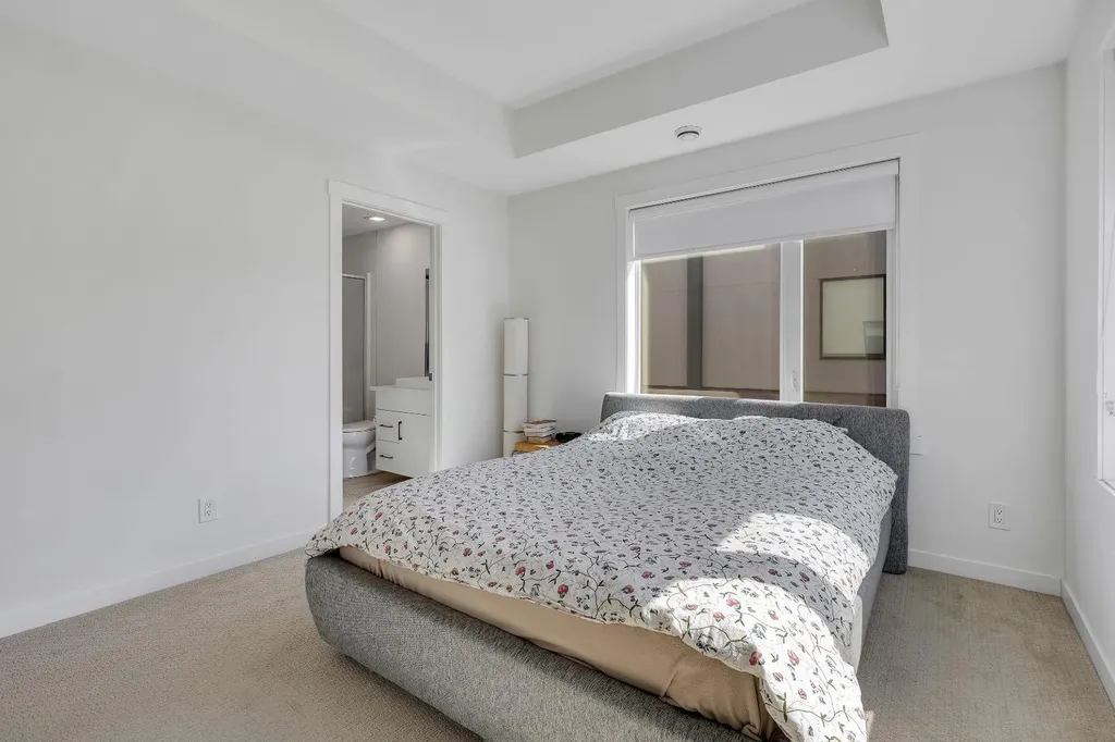 516 Greenbriar Common NW Calgary AB T3B 6J3