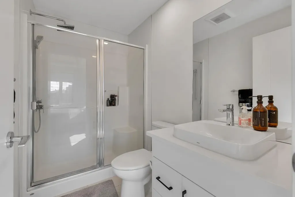 516 Greenbriar Common NW Calgary AB T3B 6J3