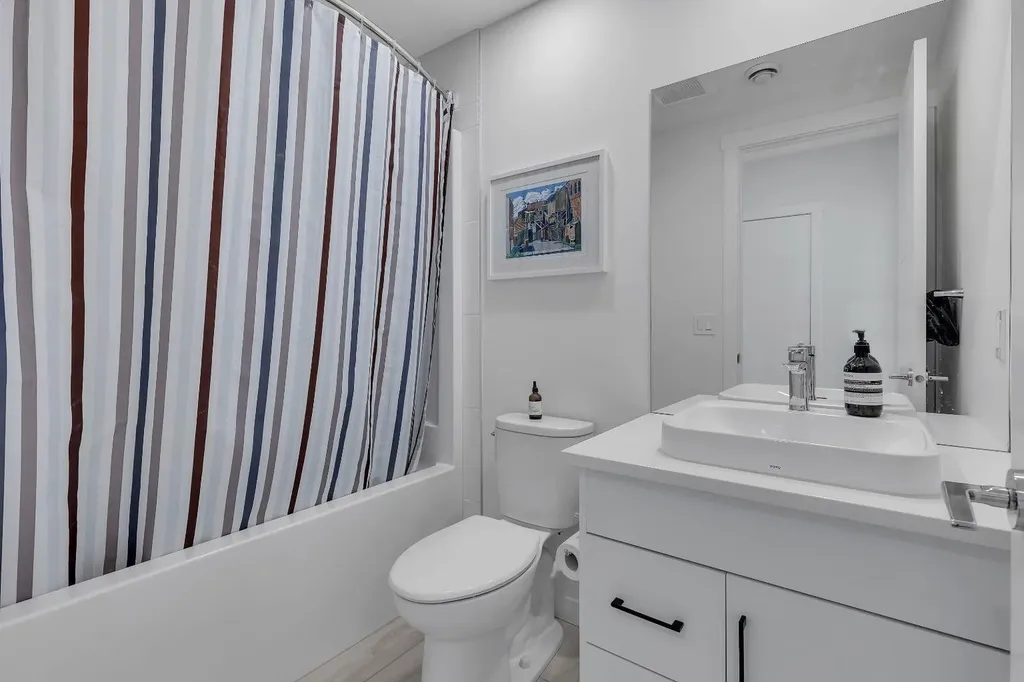 516 Greenbriar Common NW Calgary AB T3B 6J3