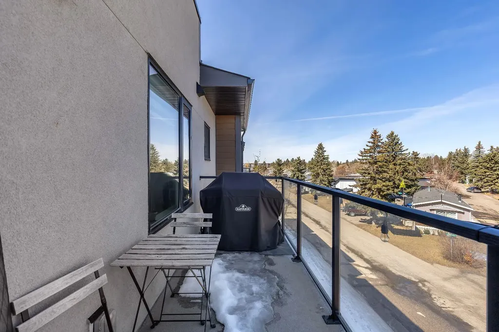 516 Greenbriar Common NW Calgary AB T3B 6J3
