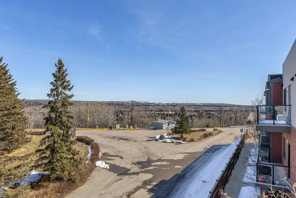 516 Greenbriar Common NW Calgary AB T3B 6J3