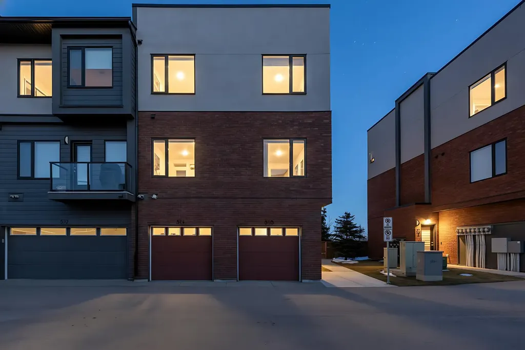 516 Greenbriar Common NW Calgary AB T3B 6J3