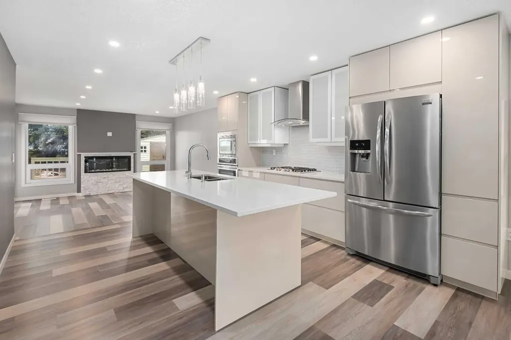 51 Woodmont Road SW Calgary AB T2W 4L6