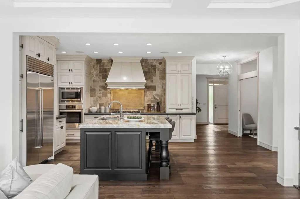 108 Aspen Summit Circle SW Calgary AB T3H 0Z6