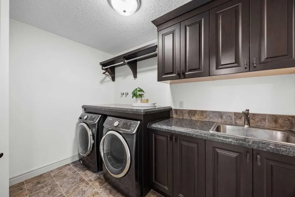 108 Aspen Summit Circle SW Calgary AB T3H 0Z6