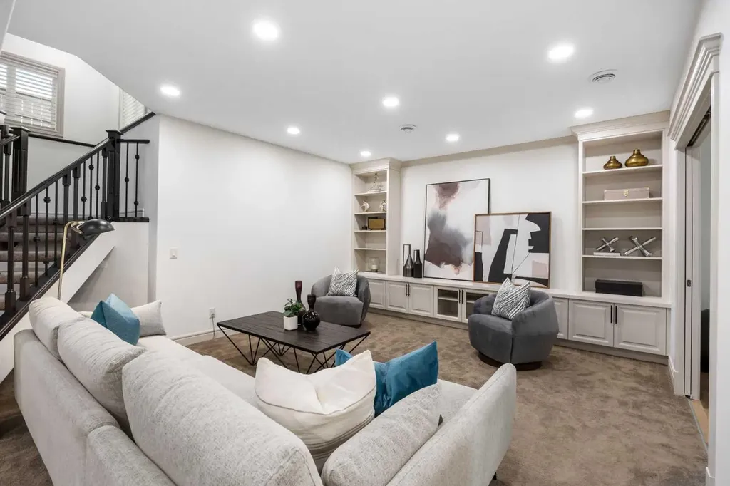 108 Aspen Summit Circle SW Calgary AB T3H 0Z6