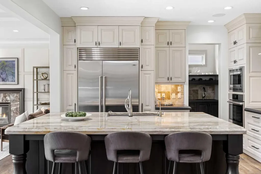 108 Aspen Summit Circle SW Calgary AB T3H 0Z6