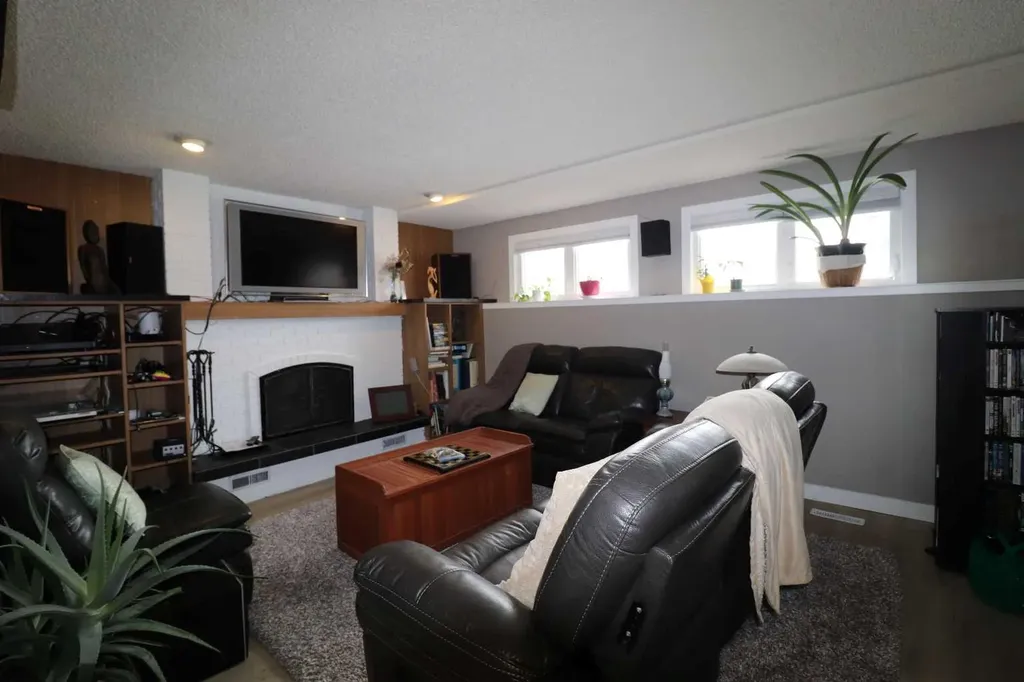 4209 22 Avenue S Lethbridge AB T1K 4Y3