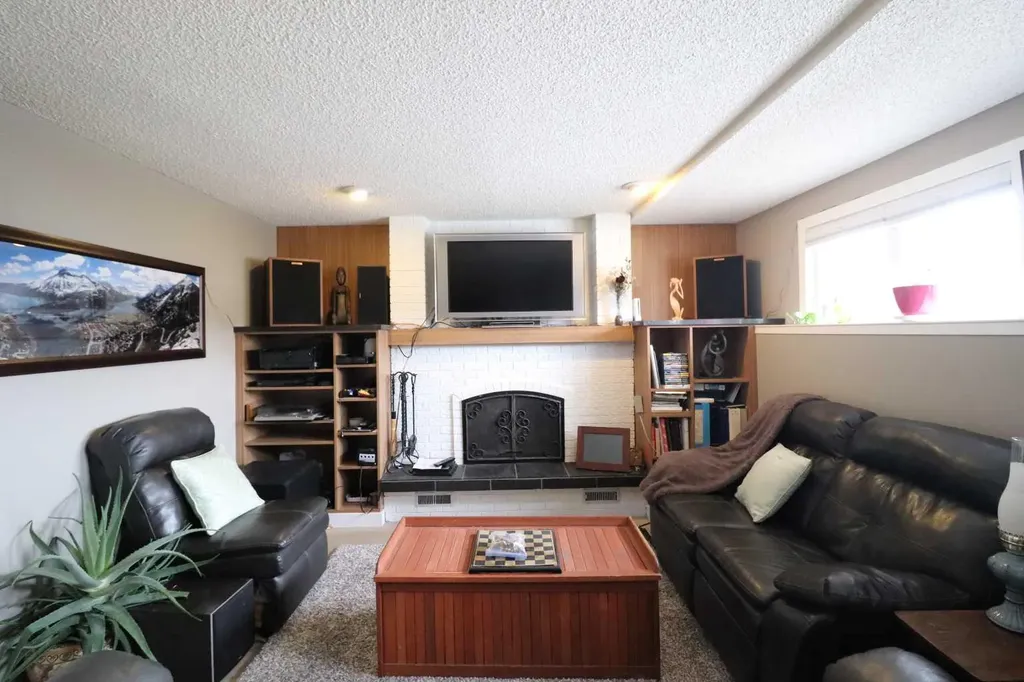 4209 22 Avenue S Lethbridge AB T1K 4Y3