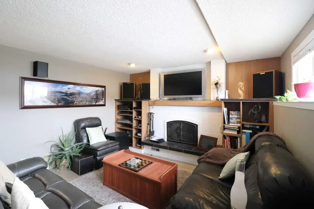 4209 22 Avenue S Lethbridge AB T1K 4Y3