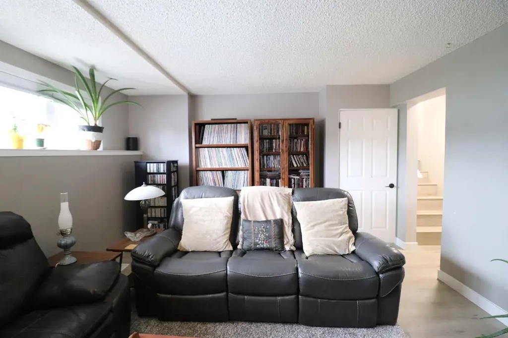 4209 22 Avenue S Lethbridge AB T1K 4Y3