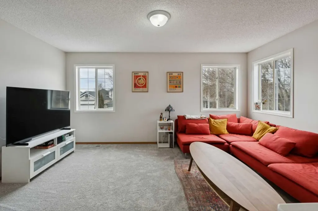 72 Mount Apex Green SE Calgary AB T2Z 2V4