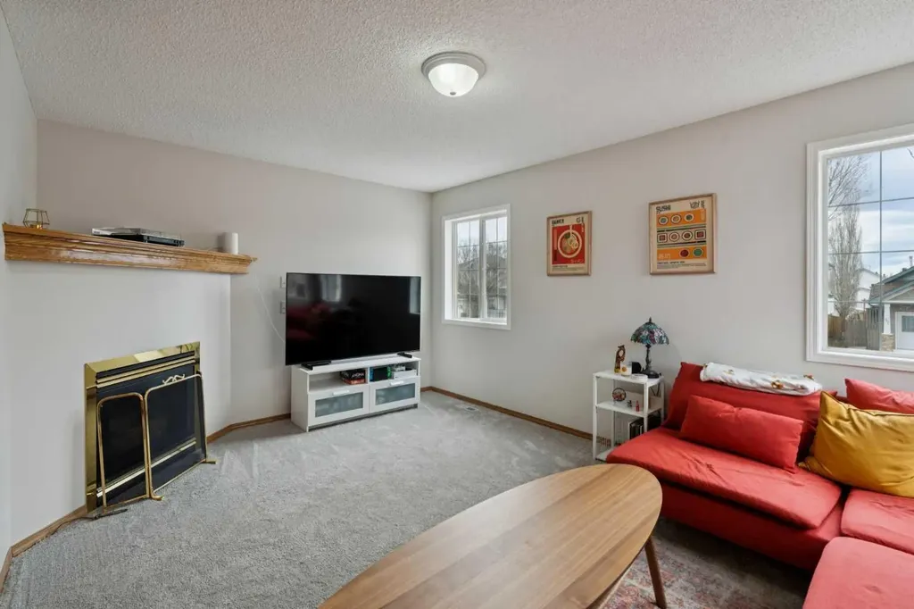 72 Mount Apex Green SE Calgary AB T2Z 2V4