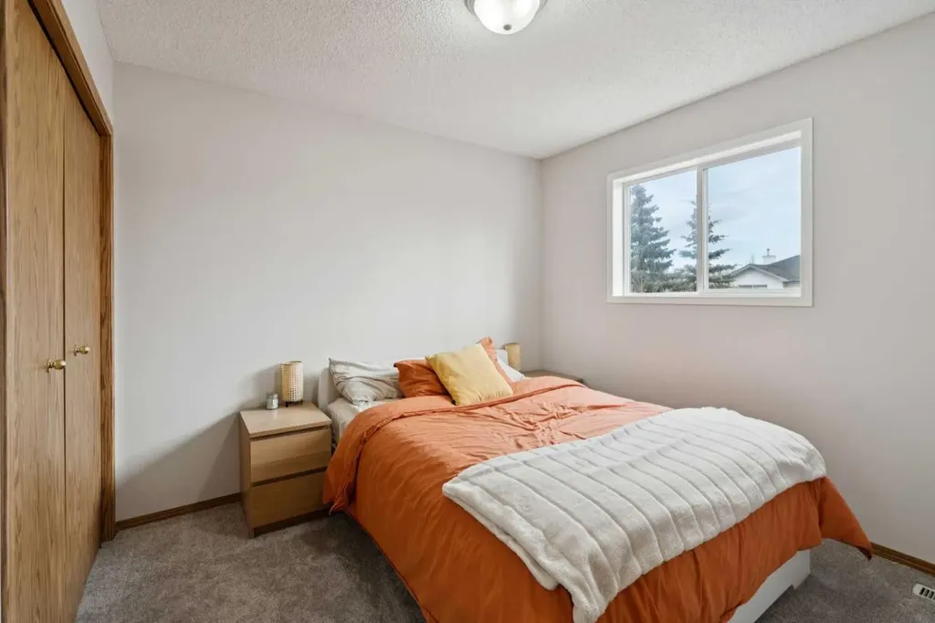 72 Mount Apex Green SE Calgary AB T2Z 2V4