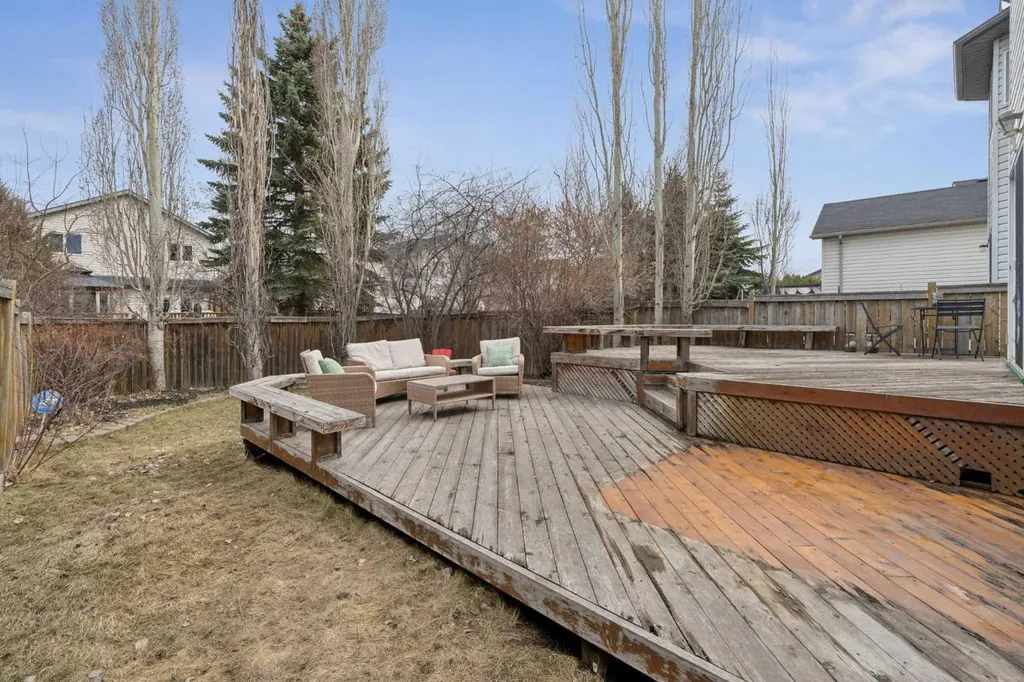 72 Mount Apex Green SE Calgary AB T2Z 2V4