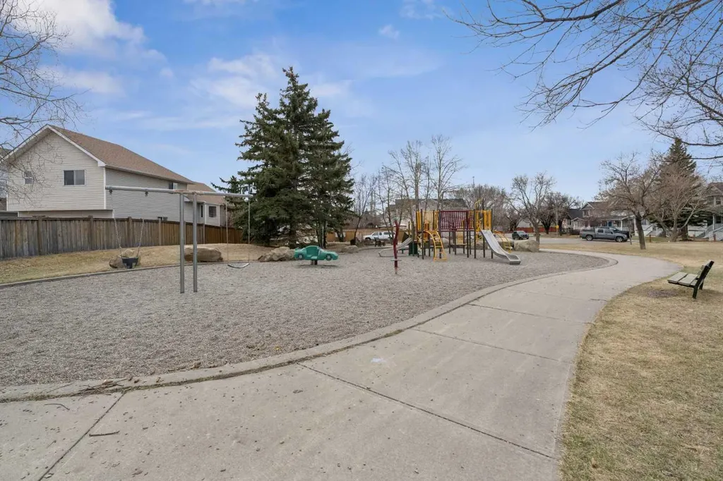 72 Mount Apex Green SE Calgary AB T2Z 2V4