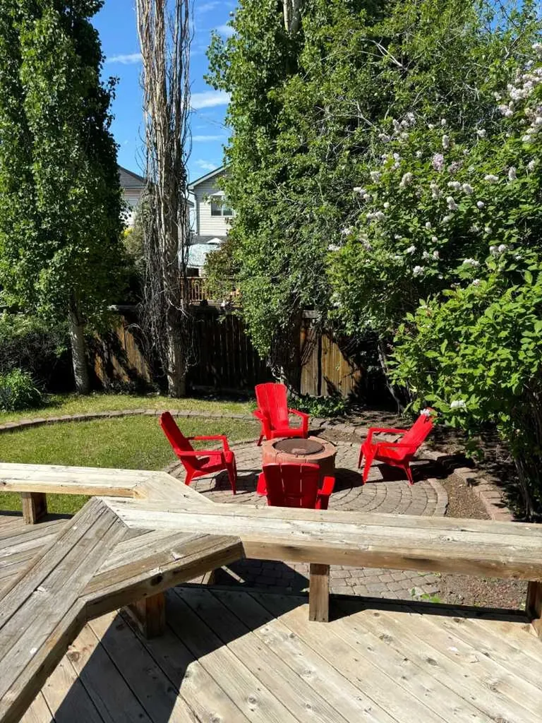 72 Mount Apex Green SE Calgary AB T2Z 2V4