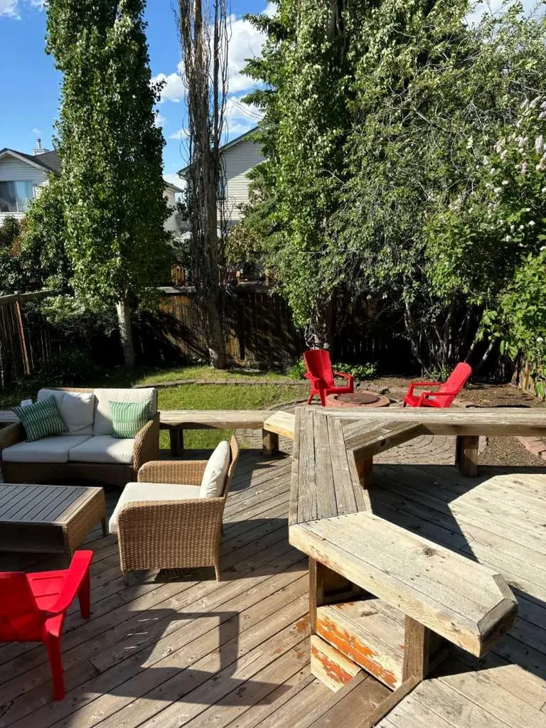 72 Mount Apex Green SE Calgary AB T2Z 2V4