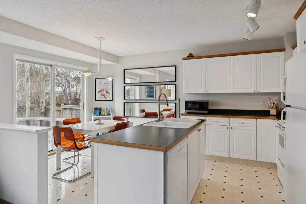 72 Mount Apex Green SE Calgary AB T2Z 2V4
