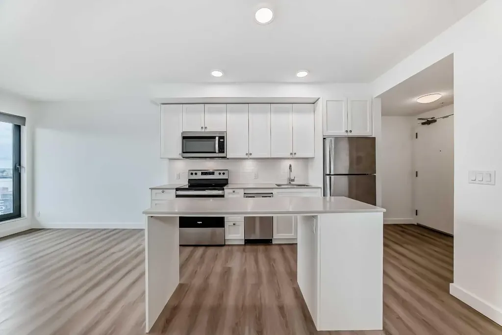 123 4 Street NE Calgary AB T2E 8K3