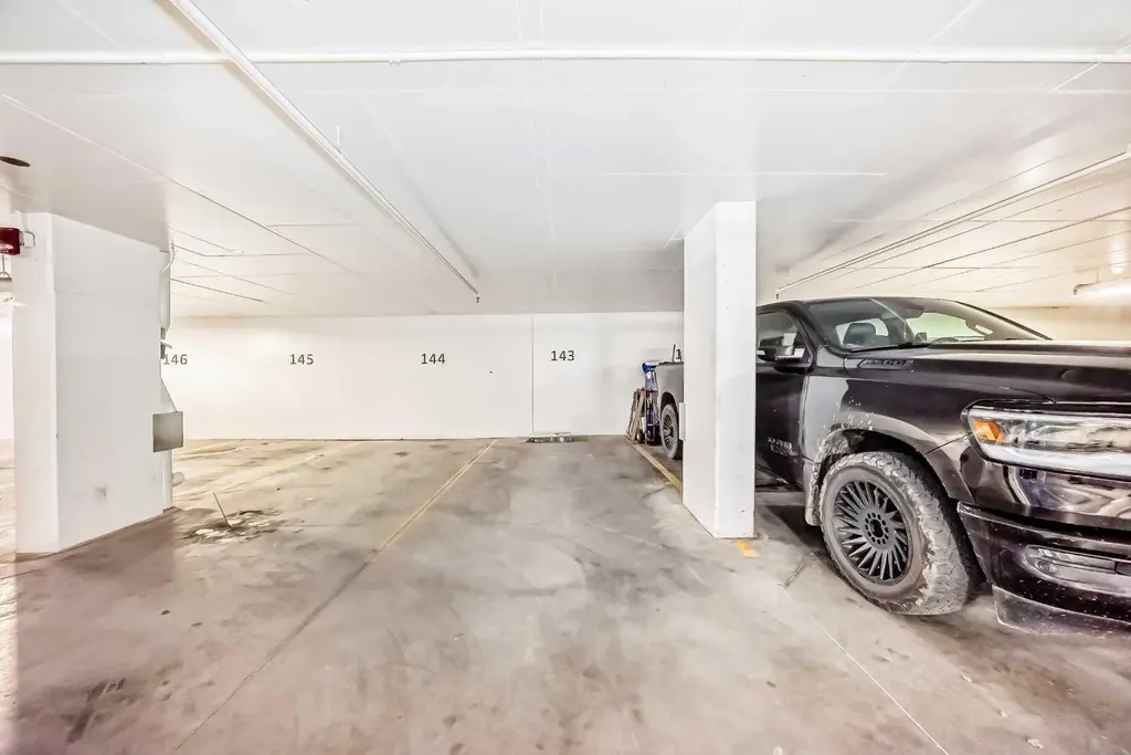 123 4 Street NE Calgary AB T2E 8K3