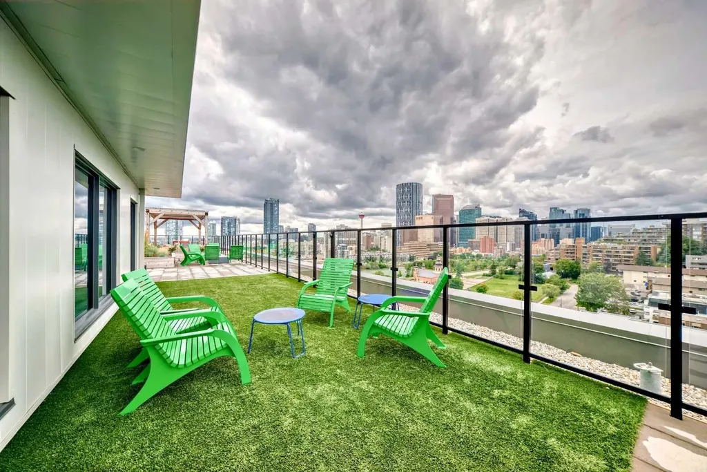 123 4 Street NE Calgary AB T2E 8K3