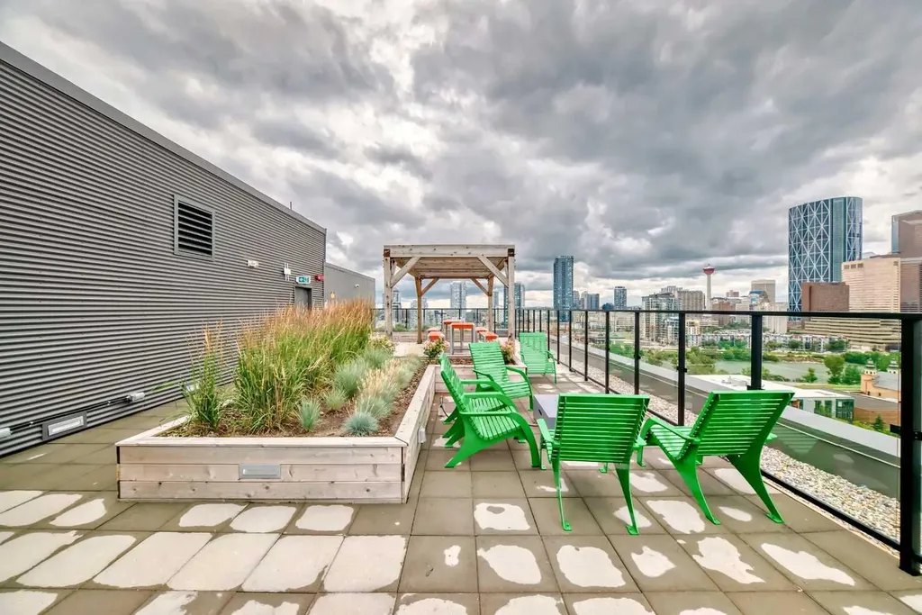 123 4 Street NE Calgary AB T2E 8K3