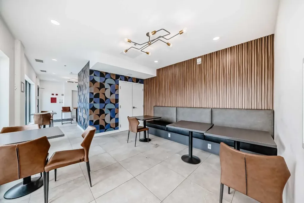 123 4 Street NE Calgary AB T2E 8K3