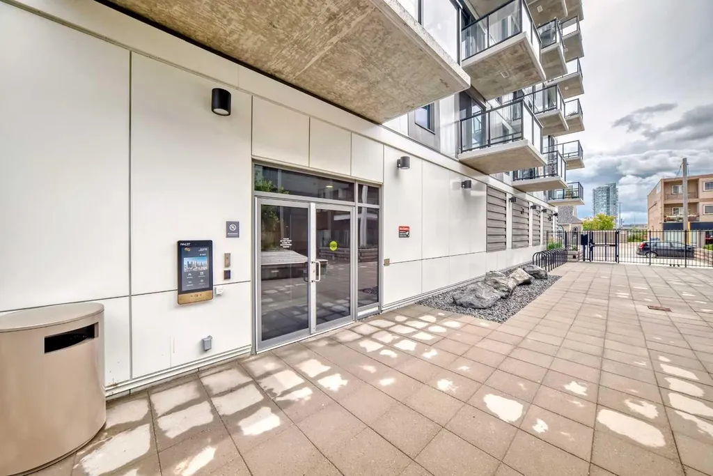 123 4 Street NE Calgary AB T2E 8K3