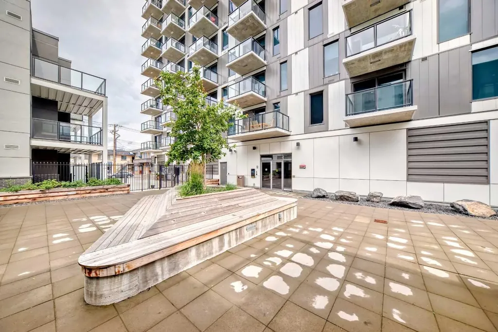 123 4 Street NE Calgary AB T2E 8K3