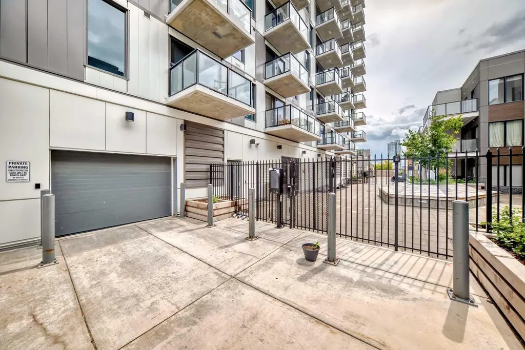 123 4 Street NE Calgary AB T2E 8K3