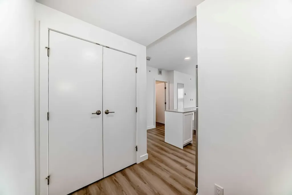 123 4 Street NE Calgary AB T2E 8K3