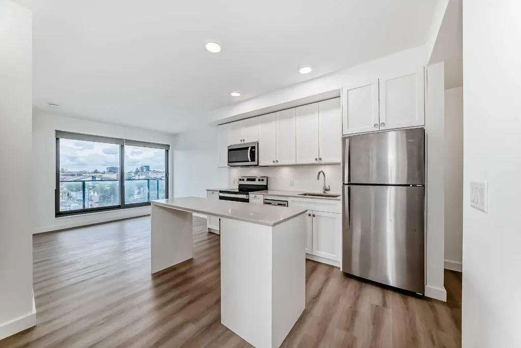 123 4 Street NE Calgary AB T2E 8K3